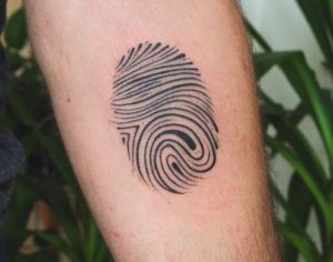 Jak zrobić odcisk palca do tatuażu?